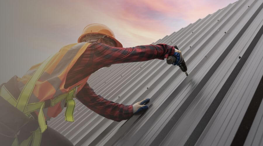 Professional gutter cleaning in Compton, IL